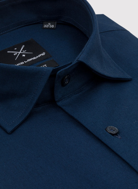 Tamsiai mėlynos spalvos elegantiški vyriški marškiniai be raštų