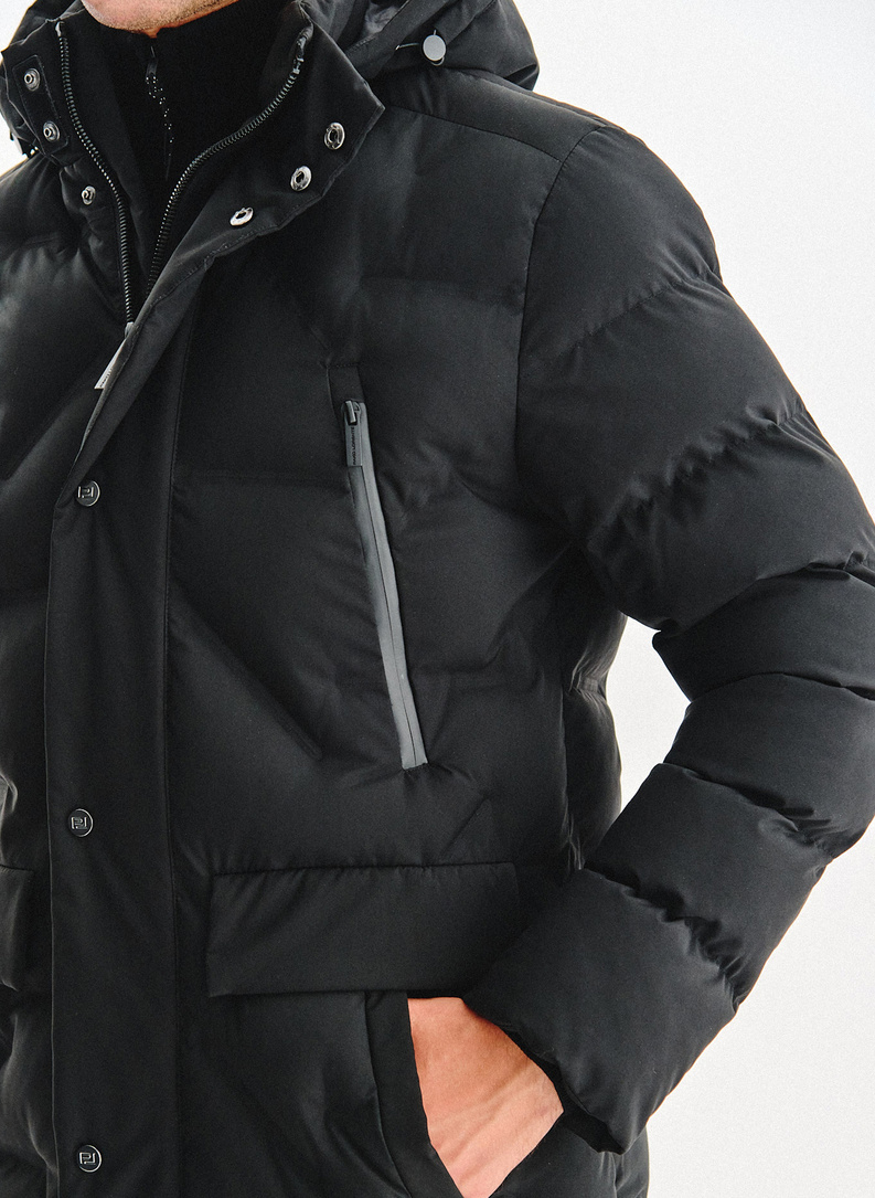 Juoda žieminė vyriška striukė