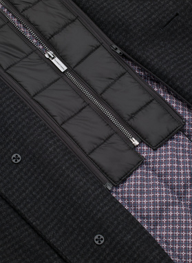 Tamsiai pilkas lietpaltis skalikų dantų raštu