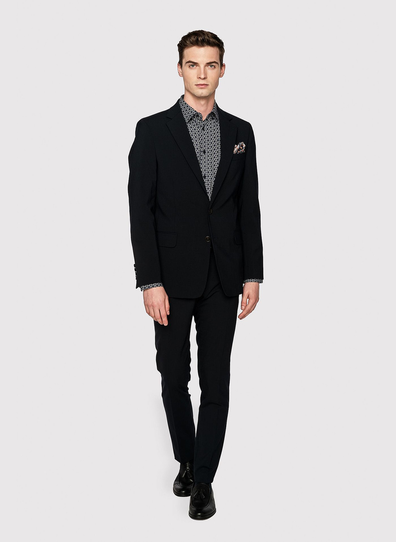 Tamsiai mėlyni vyriški marškiniai baltu raštu