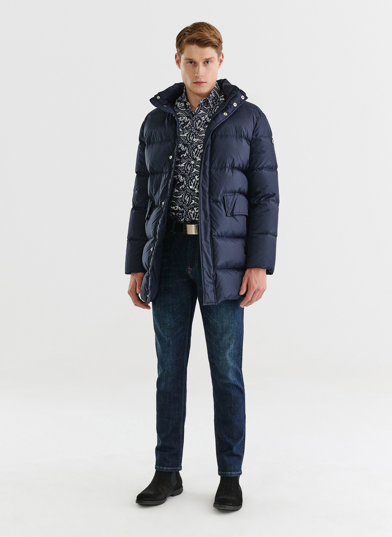 Tamsiai mėlyna ilga dygsniuota striukė