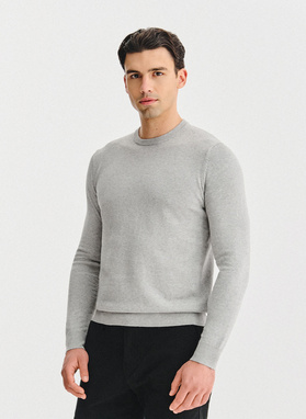 Pilkas medvilninis megztinis su kašmyru