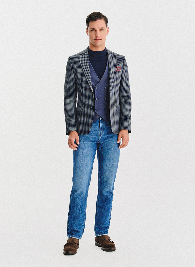 Tamsiai mėlynas švarkas smulkiais langeliais