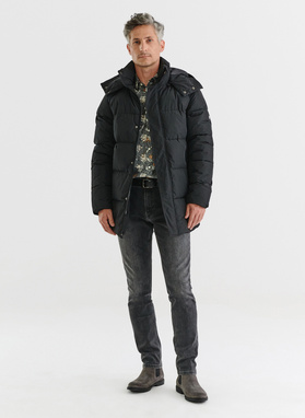 Juoda žieminė vyriška striukė