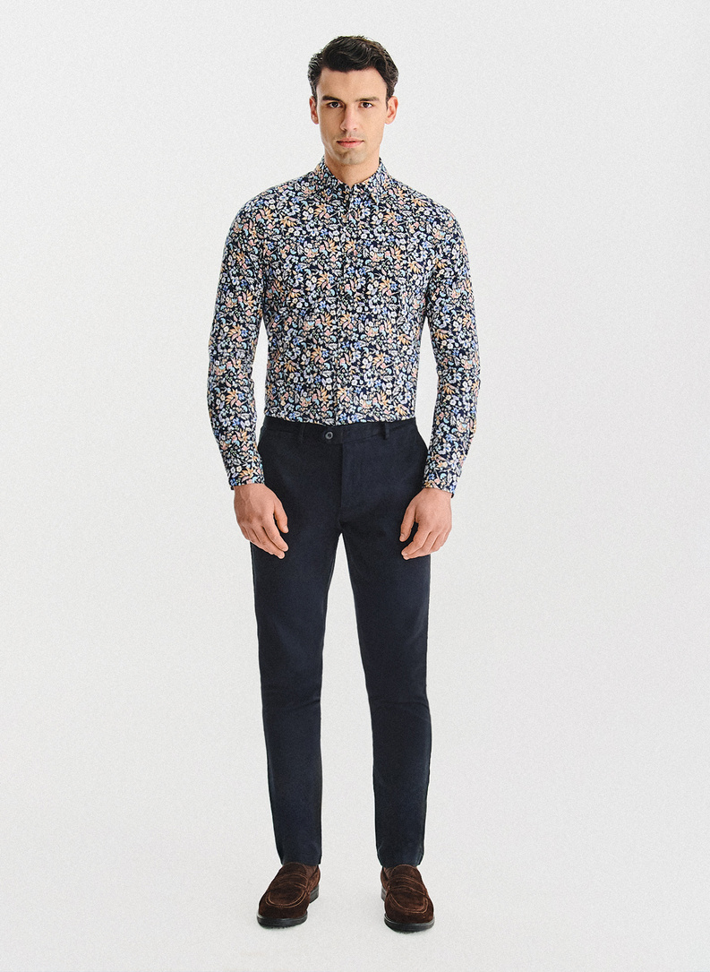 Tamsiai mėlyni gėlėti marškiniai