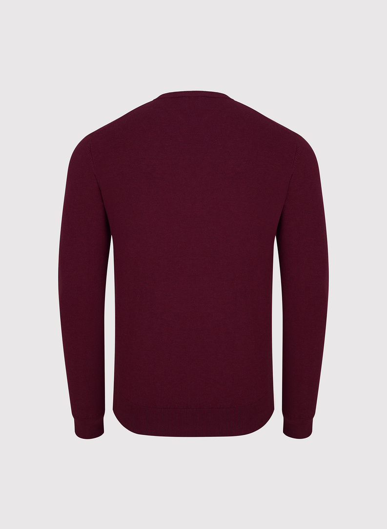 Tamsiai raudonas vyriškas megztinis su V apykakle