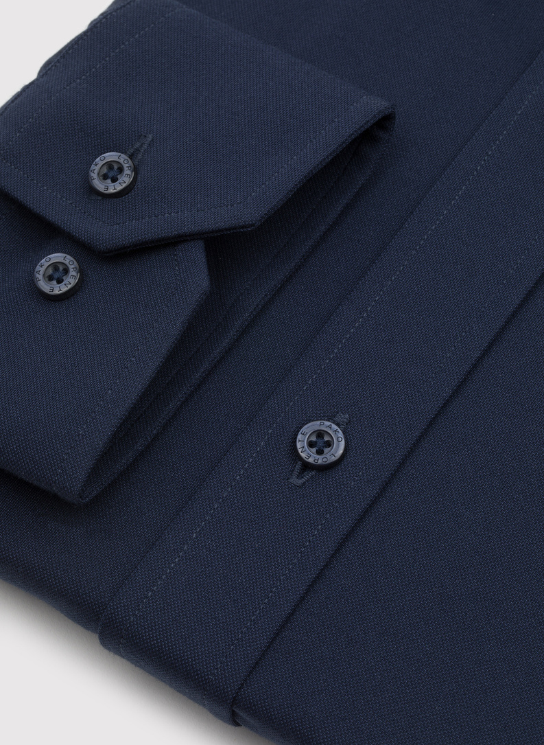 Tamsiai mėlyni marškiniai su medvilne