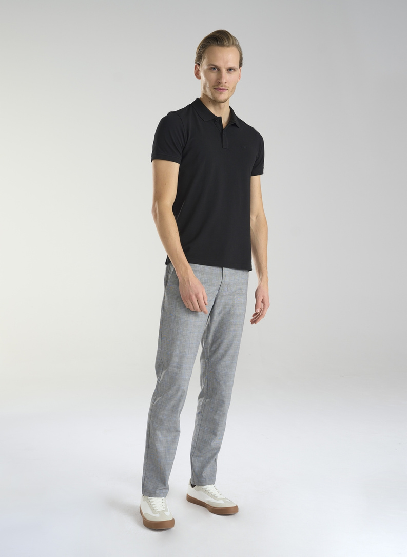 Juodos spalvos polo T marškinėliai be raštų