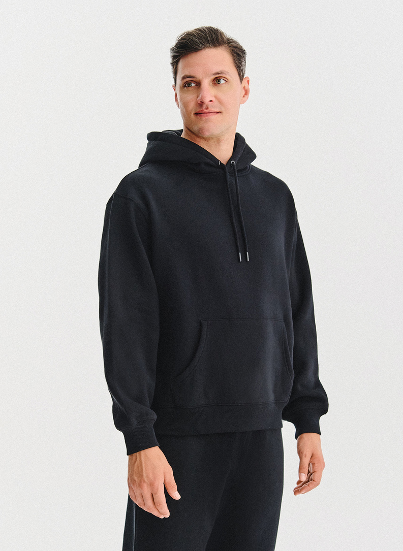 Juodas vyriškas treningas su bluzonu su gobtuvu
