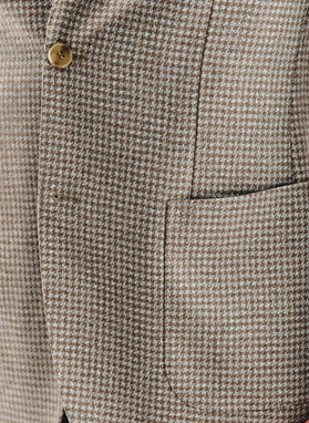 Šviesiai rudas švarkas smulkiais langeliais