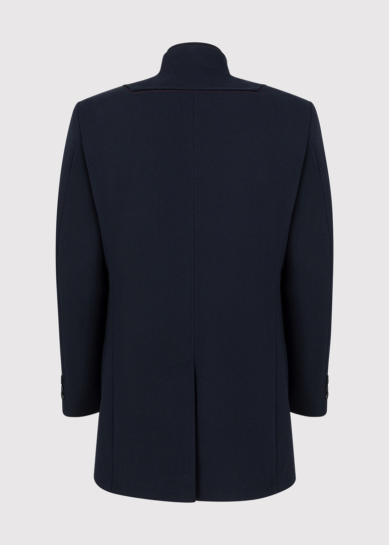 Tamsiai mėlynas vyriškas lietpaltis dviguba apykakle