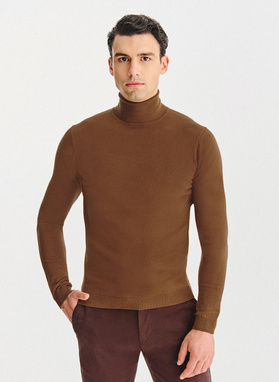 Rusvas vyriškas golfas be raštų