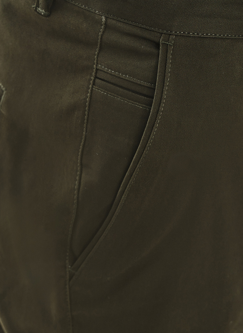 Žalios spalvos vyriškos kelnės be raštų