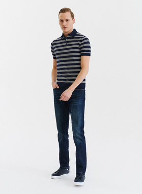 Tamsiai mėlyni dryžuoti polo marškinėliai