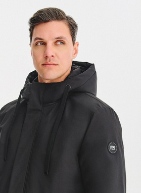 Juodos spalvos pūkinė vyriška striukė