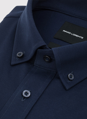 Tamsiai mėlyni marškiniai su medvilne