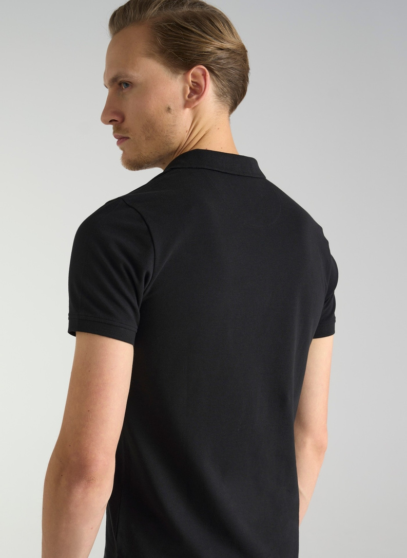 Juodos spalvos polo T marškinėliai be raštų