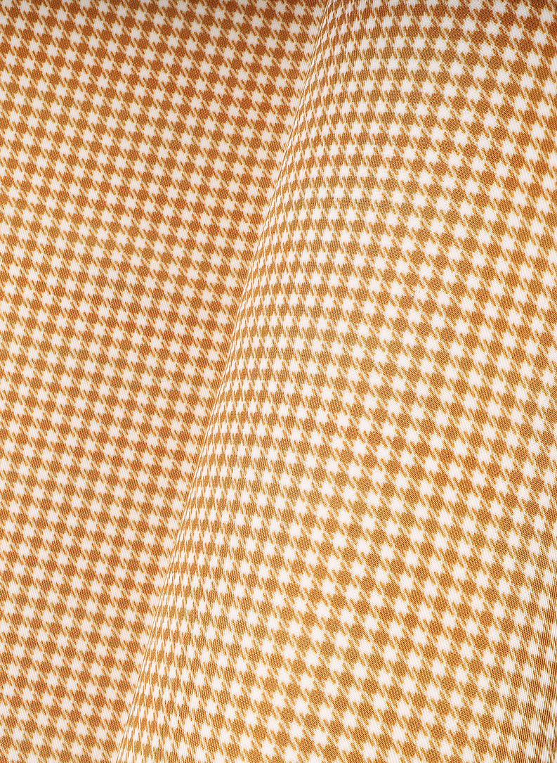 Geltona kišeninė nosinaitė smulkiu skalikų dantų raštu