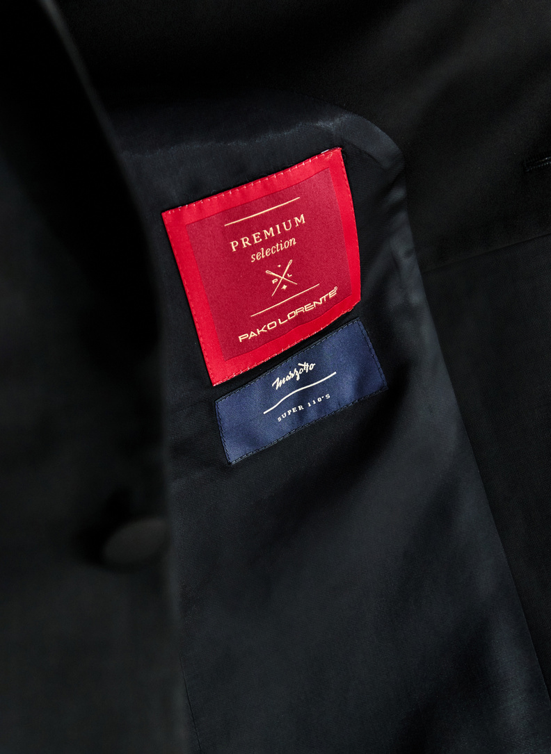 Juodas smokingo švarkas