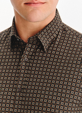 Rudi raštuoti marškiniai