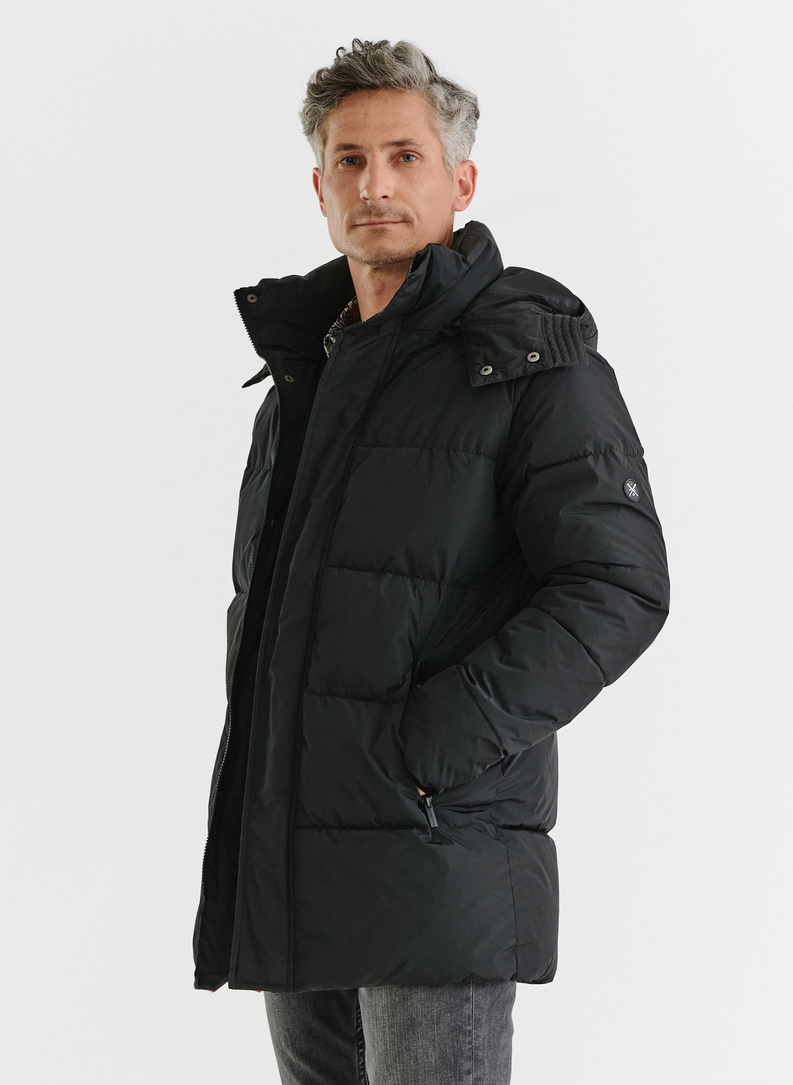 Juoda žieminė vyriška striukė