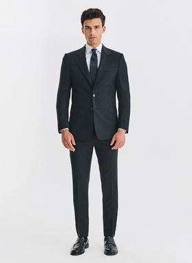 Vilnonis juodas kostiuminis švarkas