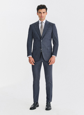 Tamsiai mėlynas vyriškas kostiumas