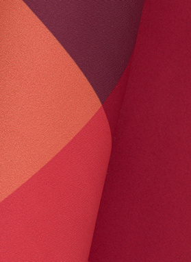 Kišeninė nosinaitė raudonų atspalvių kvadratais