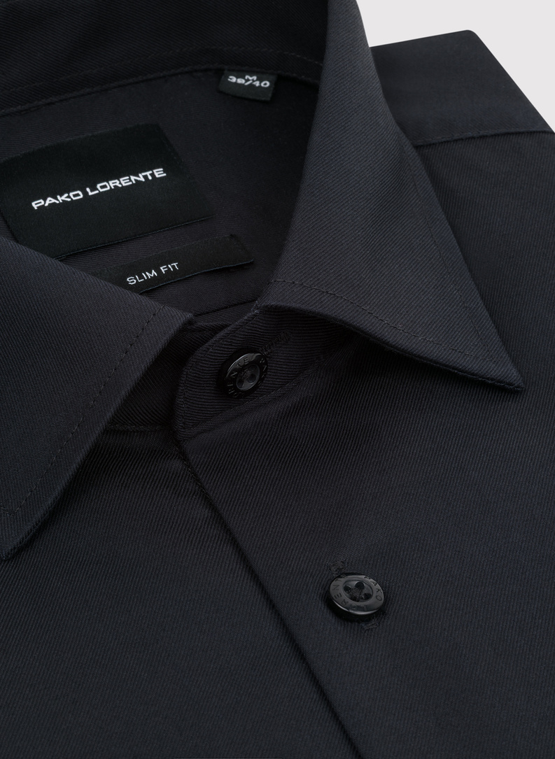 Juodi vyriški marškiniai