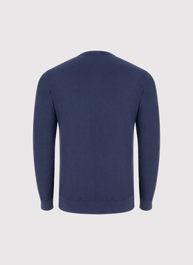 Vyriškas megztinis su O formos iškirpte