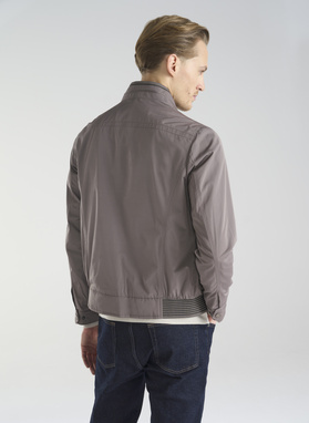 Šviesiai bronzinė trumpa vyriška striukė