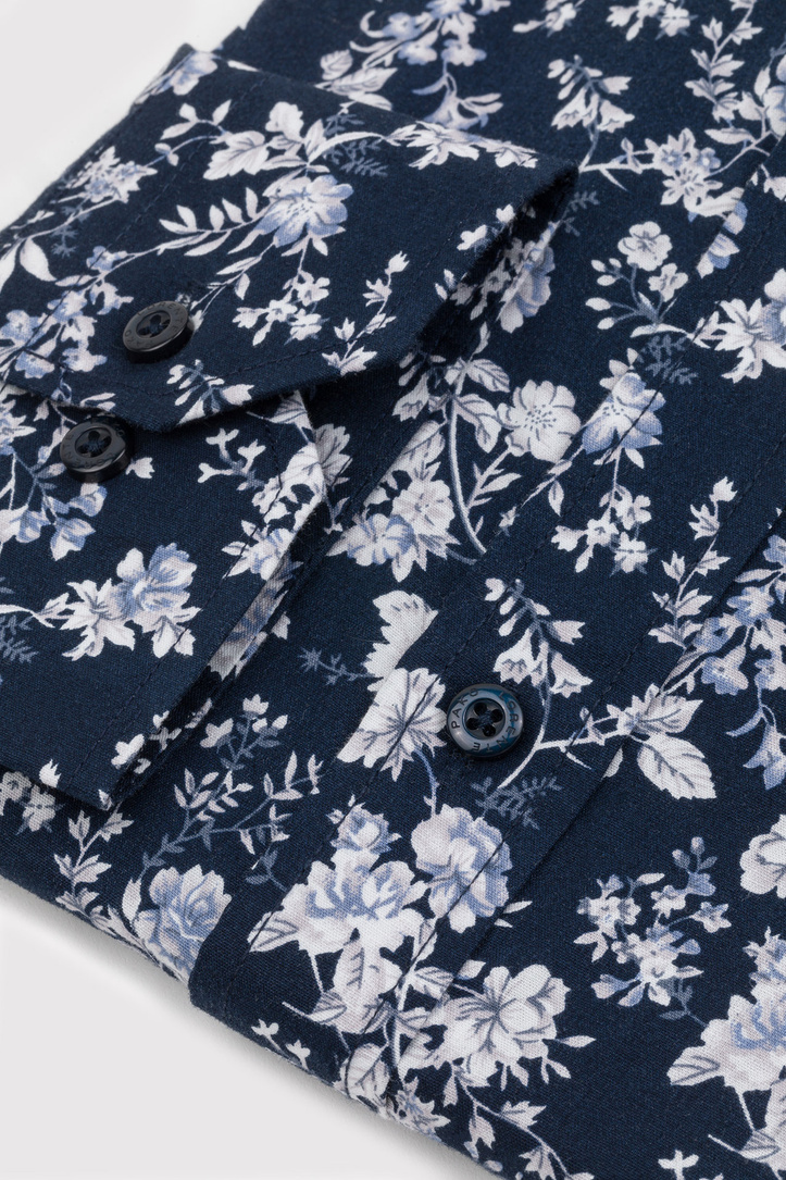 Tamsiai mėlyni gėlėti marškiniai