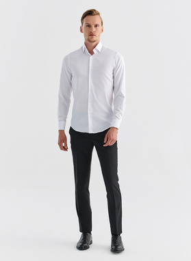 Elegantiški balti vyriški marškiniai