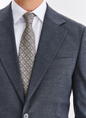 Tamsiai mėlynas kostiuminis švarkas