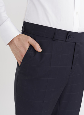 Tamsiai mėlynos kostiuminės kelnės subtiliais langais