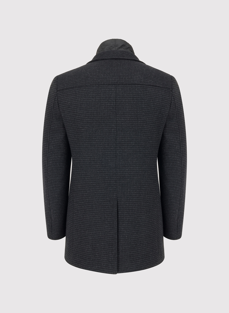 Tamsiai pilkas lietpaltis skalikų dantų raštu