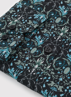 Juodi marškiniai turkio gėlėmis