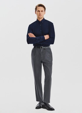 Tamsiai mėlyni marškiniai su medvilne