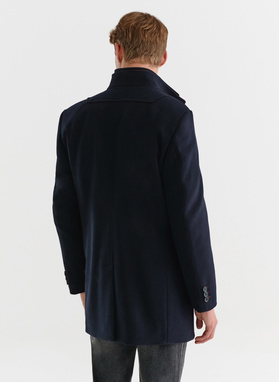 Tamsiai mėlynas vyriškas lietpaltis dviguba apykakle