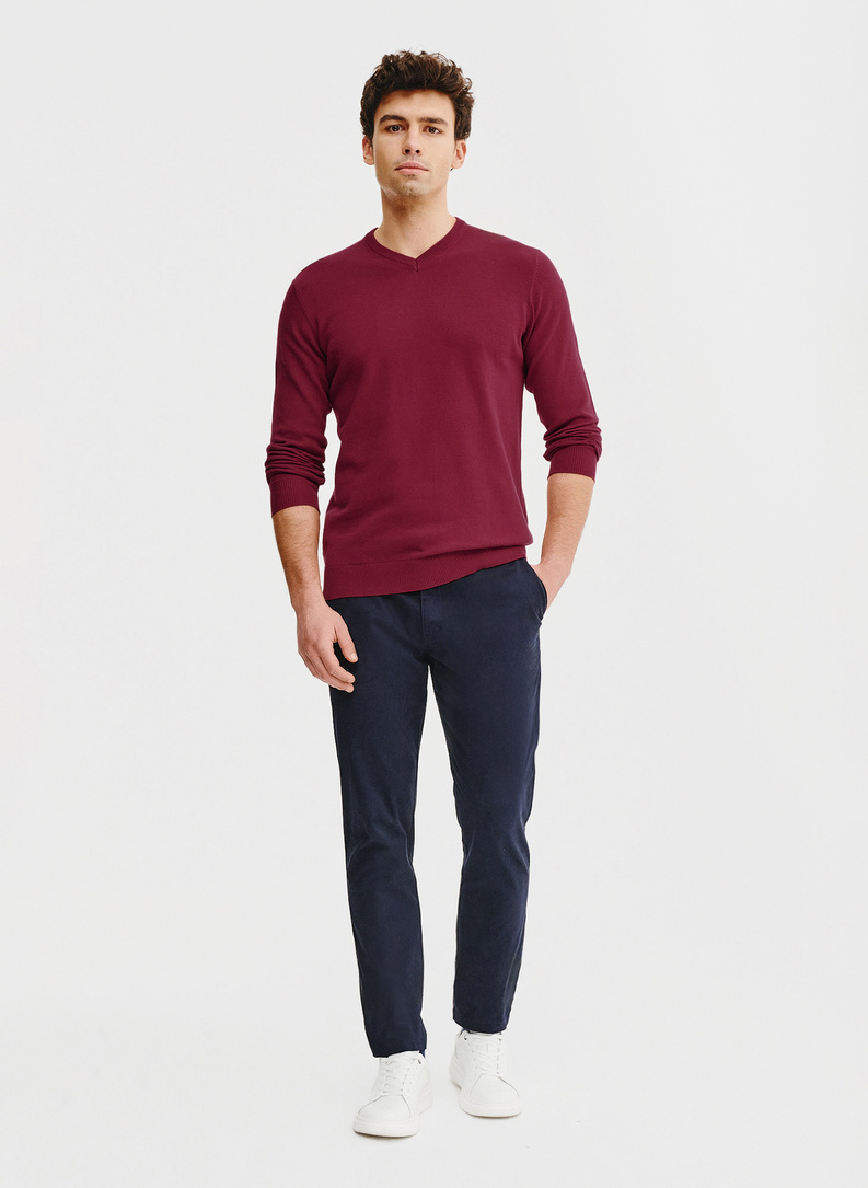 Raudonas vyriškas megztinis V apykakle