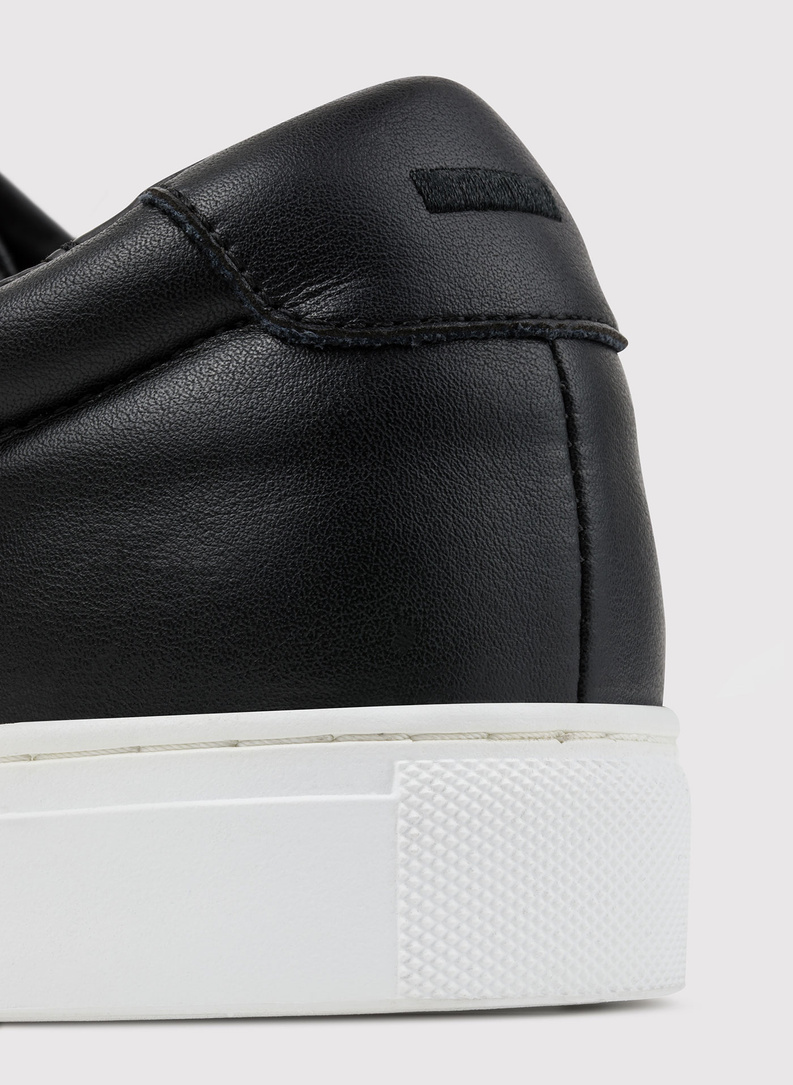 Juodi vyriški sportbačiai