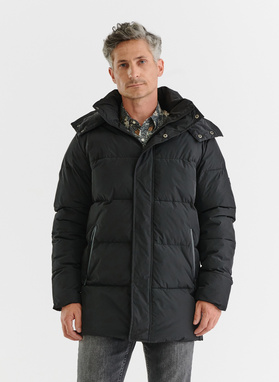 Juoda žieminė vyriška striukė