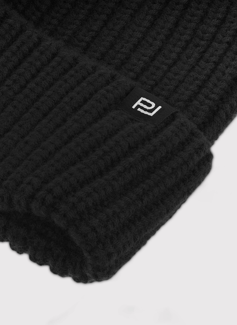 Juoda vyriška kepurė su vilna