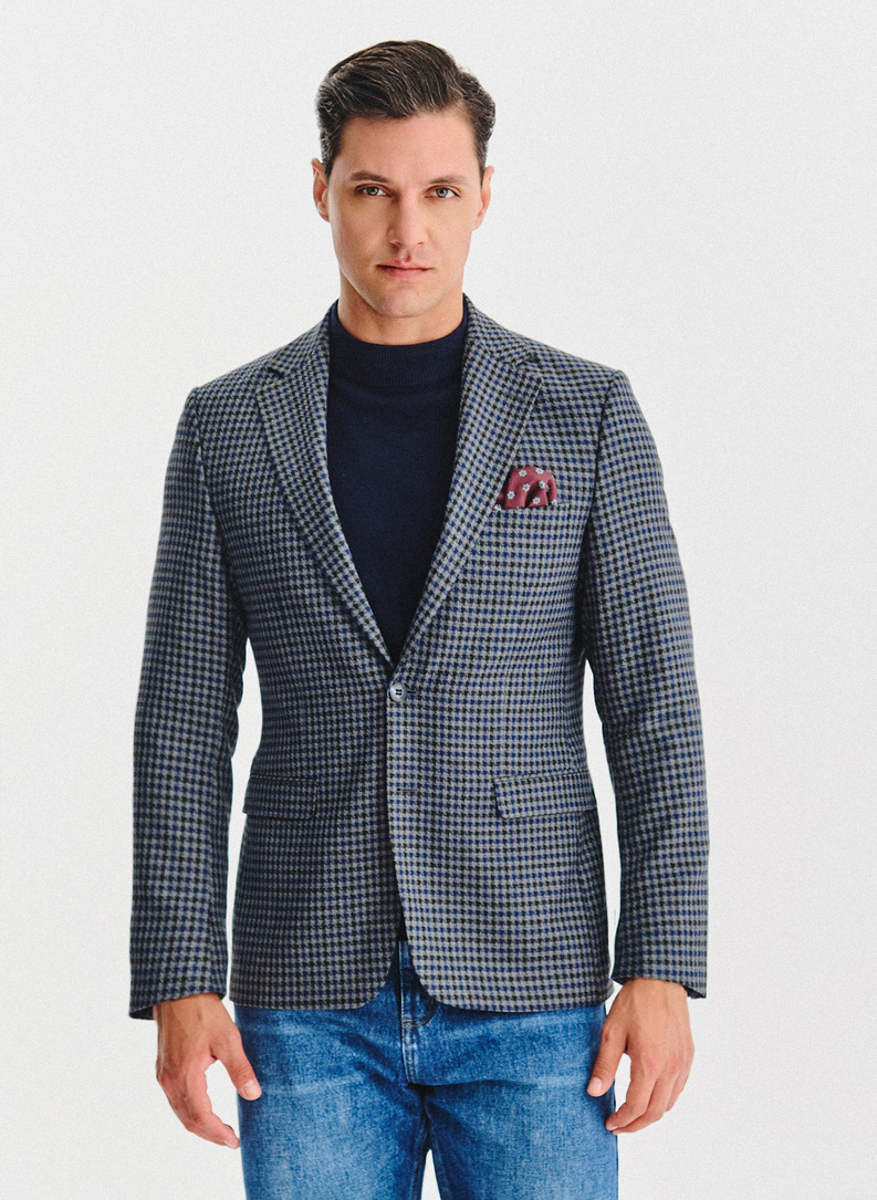 Tamsiai mėlynas švarkas smulkiais langeliais