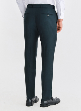 Vilnonis žalias vyriškas kostiumas