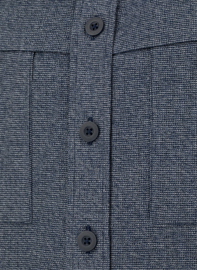 Tamsiai mėlyni viršutiniai marškiniai